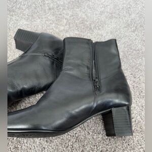 Clarks Black Leather women’s Boots!!